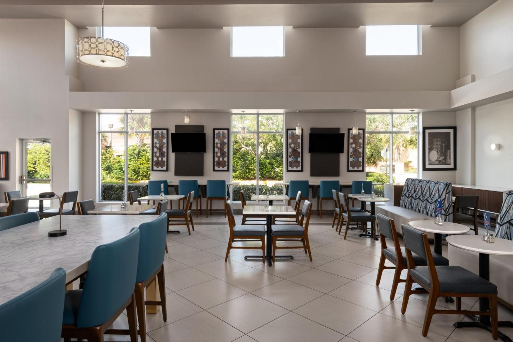 Holiday Inn Express & Suites Boynton Beach West By Ihg Exterior foto